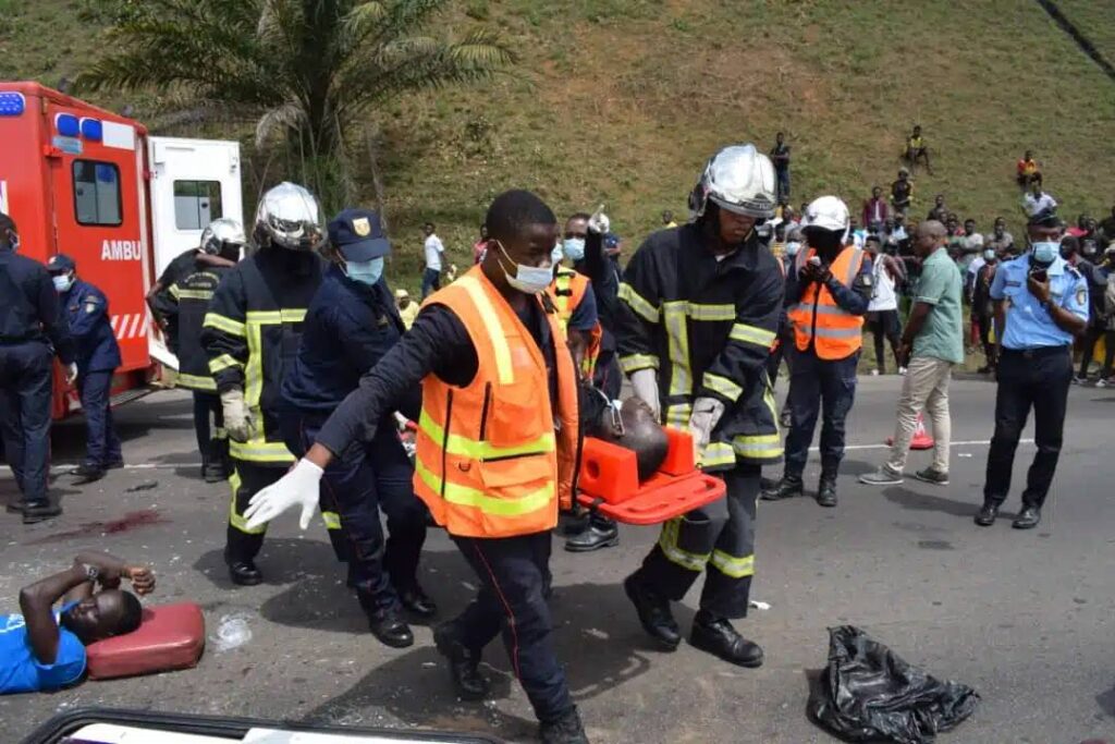 Une collusion entre deux camions poids lourds sur l’axe Kotobi-Akoupé a fait 4 victimes dont un calciné ce lundi 17 mars 2025.