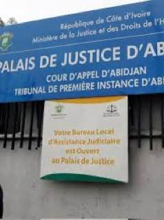 Par ailleurs, la justice ivoirienne a requis une peine de sept ans de prison contre le “faux général” qui s’était fait passer pour un haut gradé de l’armée. Accusé d’escroquerie et d’usurpation de titre, il attend désormais le verdict du tribunal.