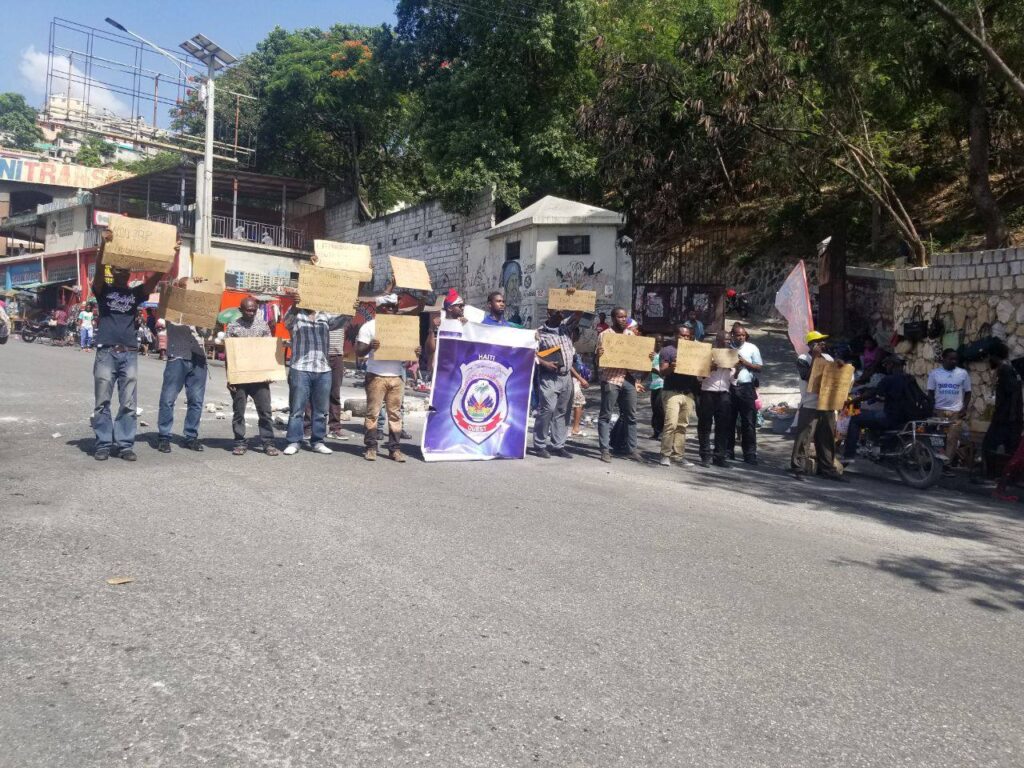 Haïti, les habitants prennent leur vie en main face aux gangs armés.