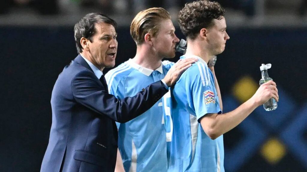 Rudi Garcia a connu une première difficile en tant que sélectionneur de la Belgique. Ce jeudi soir, en barrage aller de la Ligue des nations, les Diables Rouges ont perdu à Murcie (terrain neutre) contre l'Ukraine (3-1). Après une première période réussie, les coéquipiers de Romelu Lukaku, premier buteur du soir, ont été renversés au retour des vestiaires.
