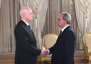 Dans la nuit de jeudi à vendredi 21 mars, le président tunisien, Kais Saied, a annoncé le limogeage du Premier ministre Kamel Madouri. Cette décision intervient dans un contexte de tensions politiques et économiques croissantes en Tunisie.