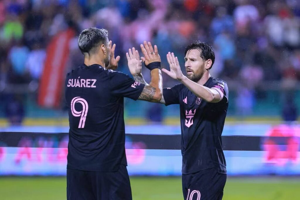la 21ᵉ édition se déroulera aux États-Unis. Dans l'espoir de requinquer le statut et le spectacle de sa compétition de clubs phare, la FIFA a complètement modifié le format et la structure de la Coupe du Monde des Clubs