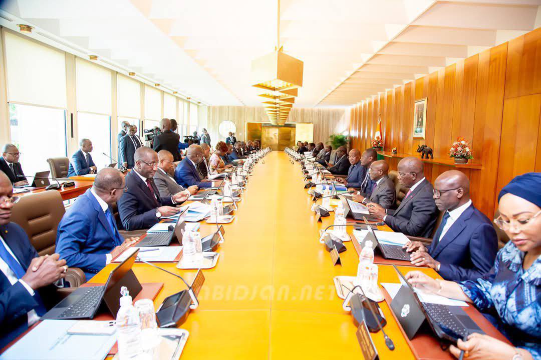 Côte d’Ivoire : Réformes sociales, projets d’infrastructure et financements internationaux au cœur du Conseil des ministres du 9 avril 2025